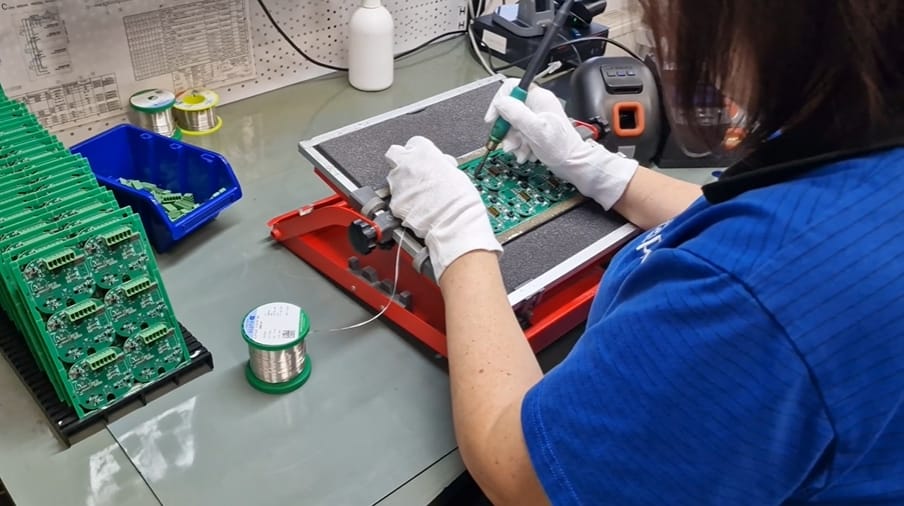 montaż tht, montaż elektroniki